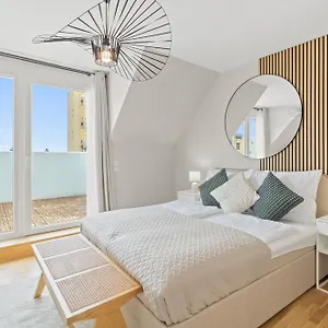 luxurious-balcony-apartment-3-min-to-metro.vienna-besthotels.com/