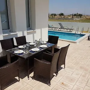 te-villa.hotelsatayianapa.com/